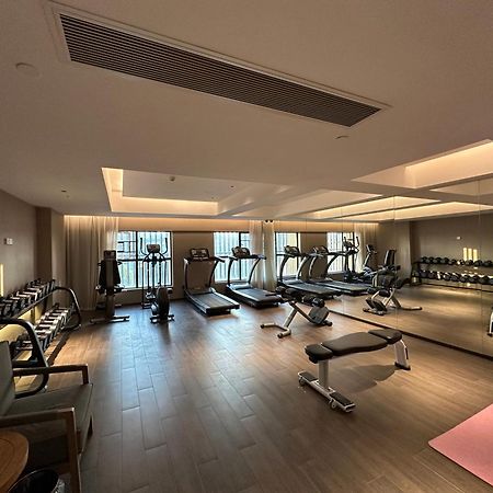 Mehood Lestie International Hotel Nancun Wanbo Metro Station Branch - Free Shuttle Bus To Canton Fair Complex During Canton Fair Period & Free Breakfast & Free Afternoon Tea & Free Midnight Snack & Free Vpn Internet Access Extérieur photo