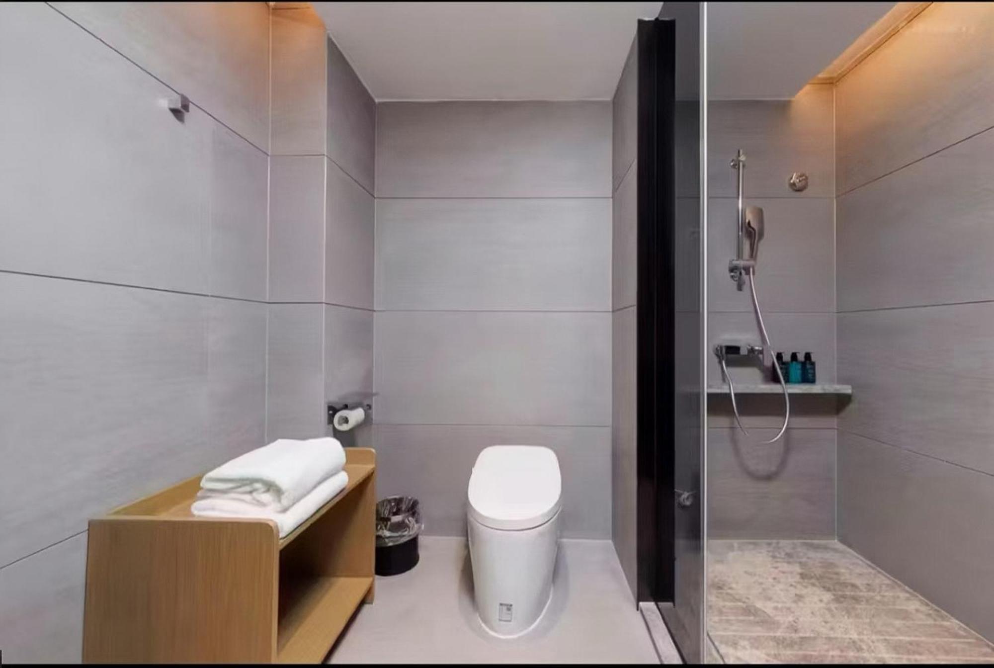 Mehood Lestie International Hotel Nancun Wanbo Metro Station Branch - Free Shuttle Bus To Canton Fair Complex During Canton Fair Period & Free Breakfast & Free Afternoon Tea & Free Midnight Snack & Free Vpn Internet Access Extérieur photo