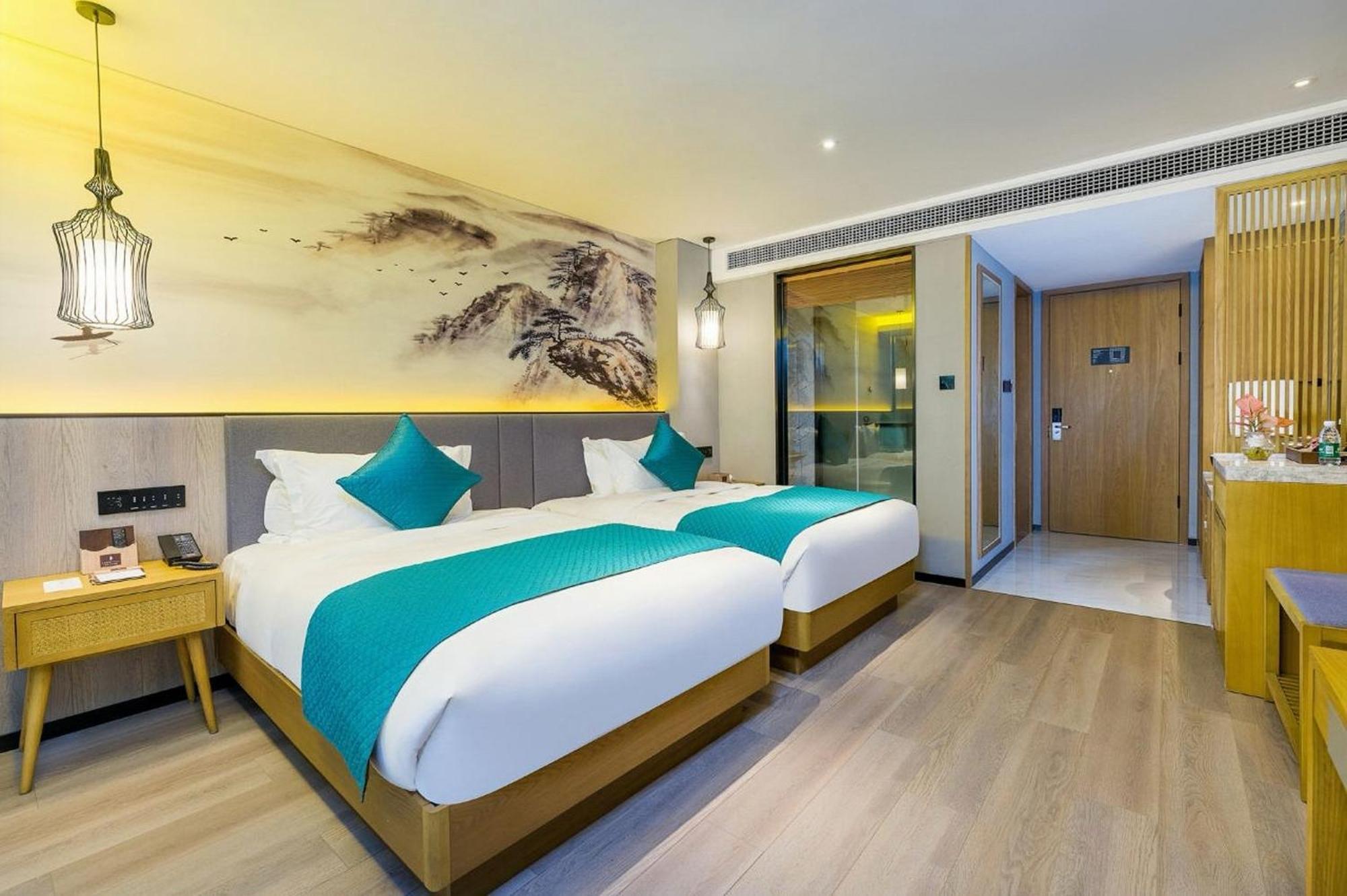 Mehood Lestie International Hotel Nancun Wanbo Metro Station Branch - Free Shuttle Bus To Canton Fair Complex During Canton Fair Period & Free Breakfast & Free Afternoon Tea & Free Midnight Snack & Free Vpn Internet Access Extérieur photo