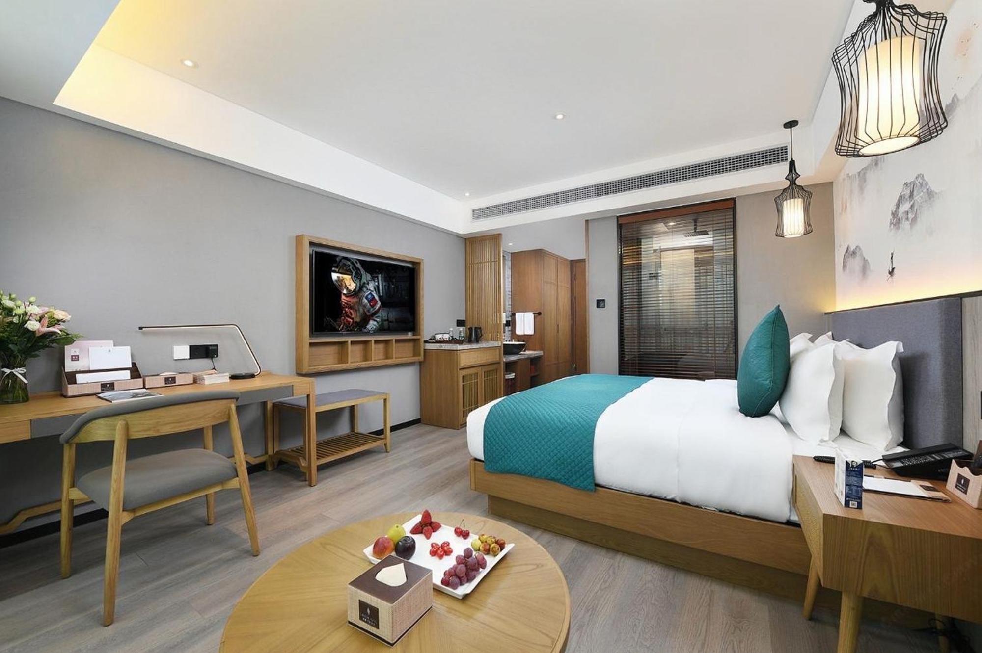 Mehood Lestie International Hotel Nancun Wanbo Metro Station Branch - Free Shuttle Bus To Canton Fair Complex During Canton Fair Period & Free Breakfast & Free Afternoon Tea & Free Midnight Snack & Free Vpn Internet Access Extérieur photo