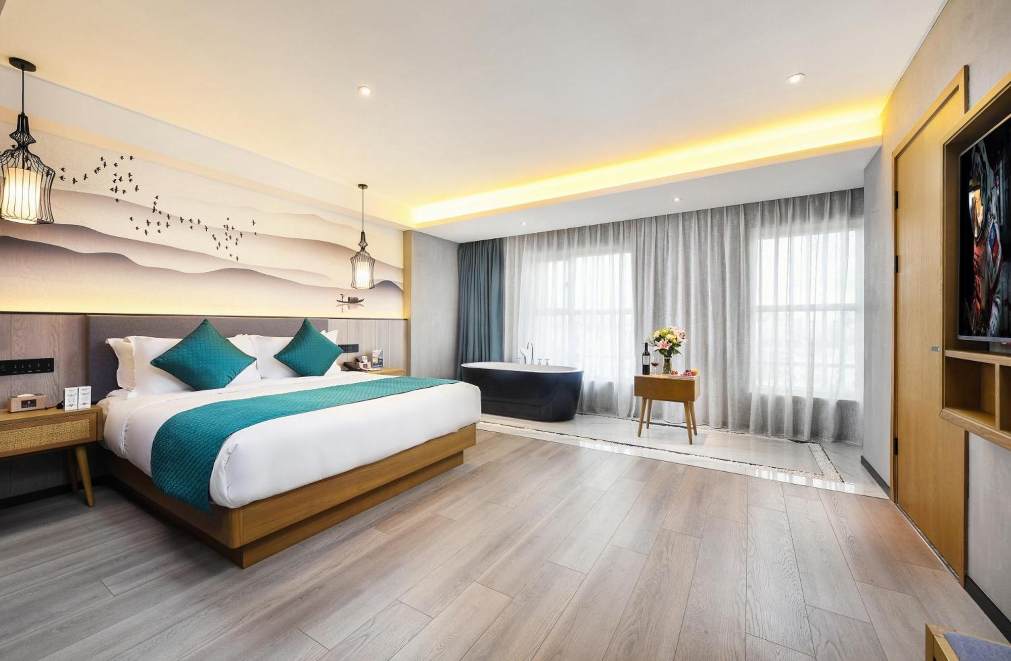 Mehood Lestie International Hotel Nancun Wanbo Metro Station Branch - Free Shuttle Bus To Canton Fair Complex During Canton Fair Period & Free Breakfast & Free Afternoon Tea & Free Midnight Snack & Free Vpn Internet Access Extérieur photo
