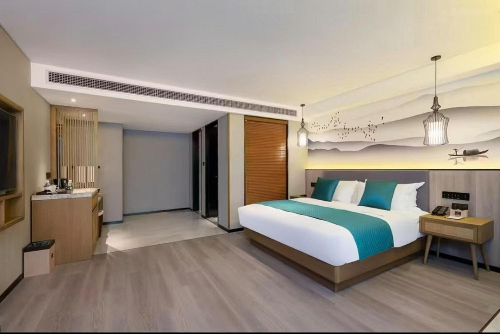 Mehood Lestie International Hotel Nancun Wanbo Metro Station Branch - Free Shuttle Bus To Canton Fair Complex During Canton Fair Period & Free Breakfast & Free Afternoon Tea & Free Midnight Snack & Free Vpn Internet Access Extérieur photo