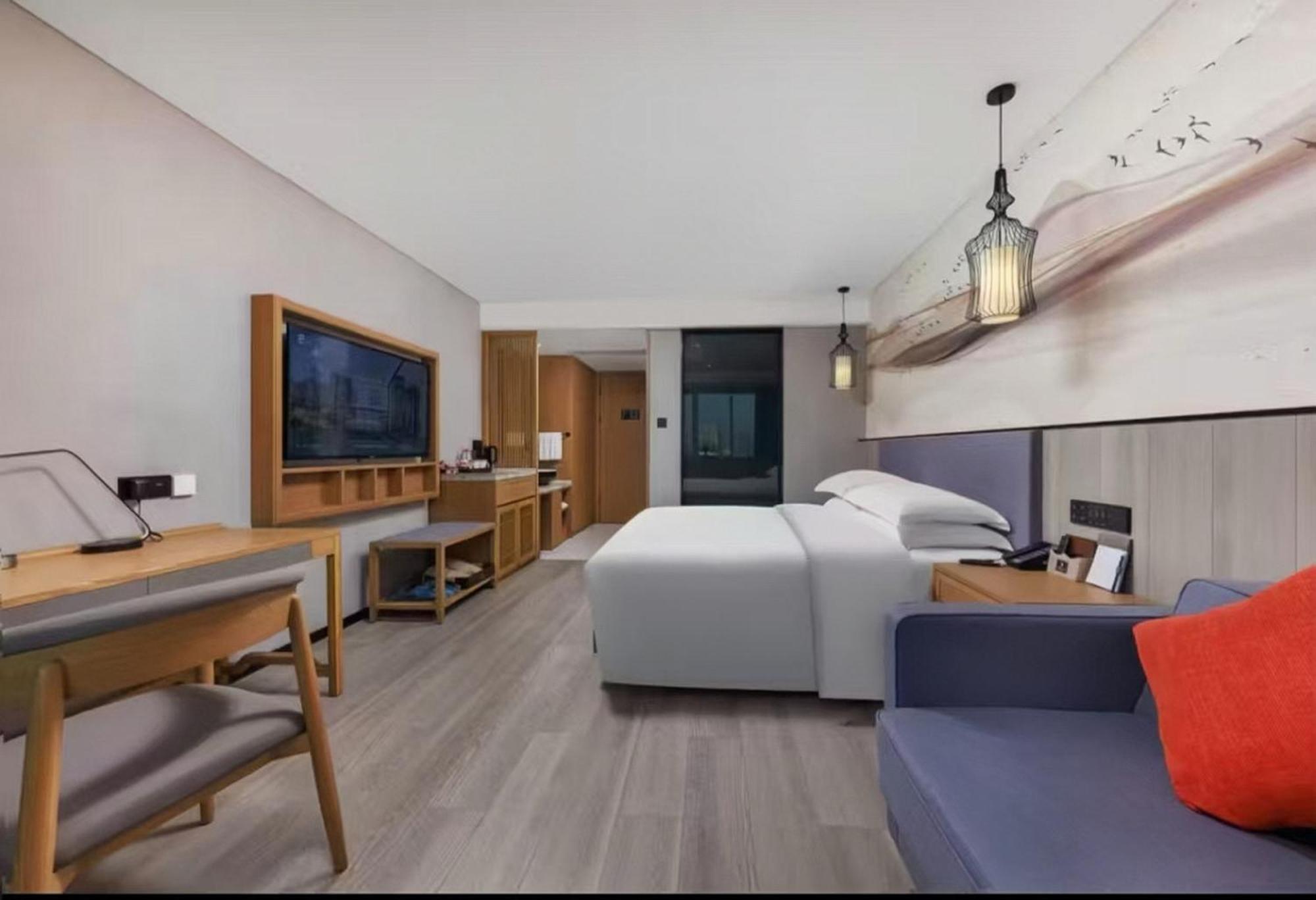 Mehood Lestie International Hotel Nancun Wanbo Metro Station Branch - Free Shuttle Bus To Canton Fair Complex During Canton Fair Period & Free Breakfast & Free Afternoon Tea & Free Midnight Snack & Free Vpn Internet Access Extérieur photo