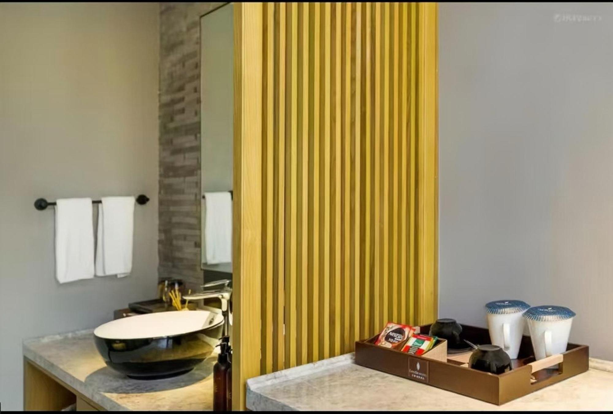 Mehood Lestie International Hotel Nancun Wanbo Metro Station Branch - Free Shuttle Bus To Canton Fair Complex During Canton Fair Period & Free Breakfast & Free Afternoon Tea & Free Midnight Snack & Free Vpn Internet Access Extérieur photo