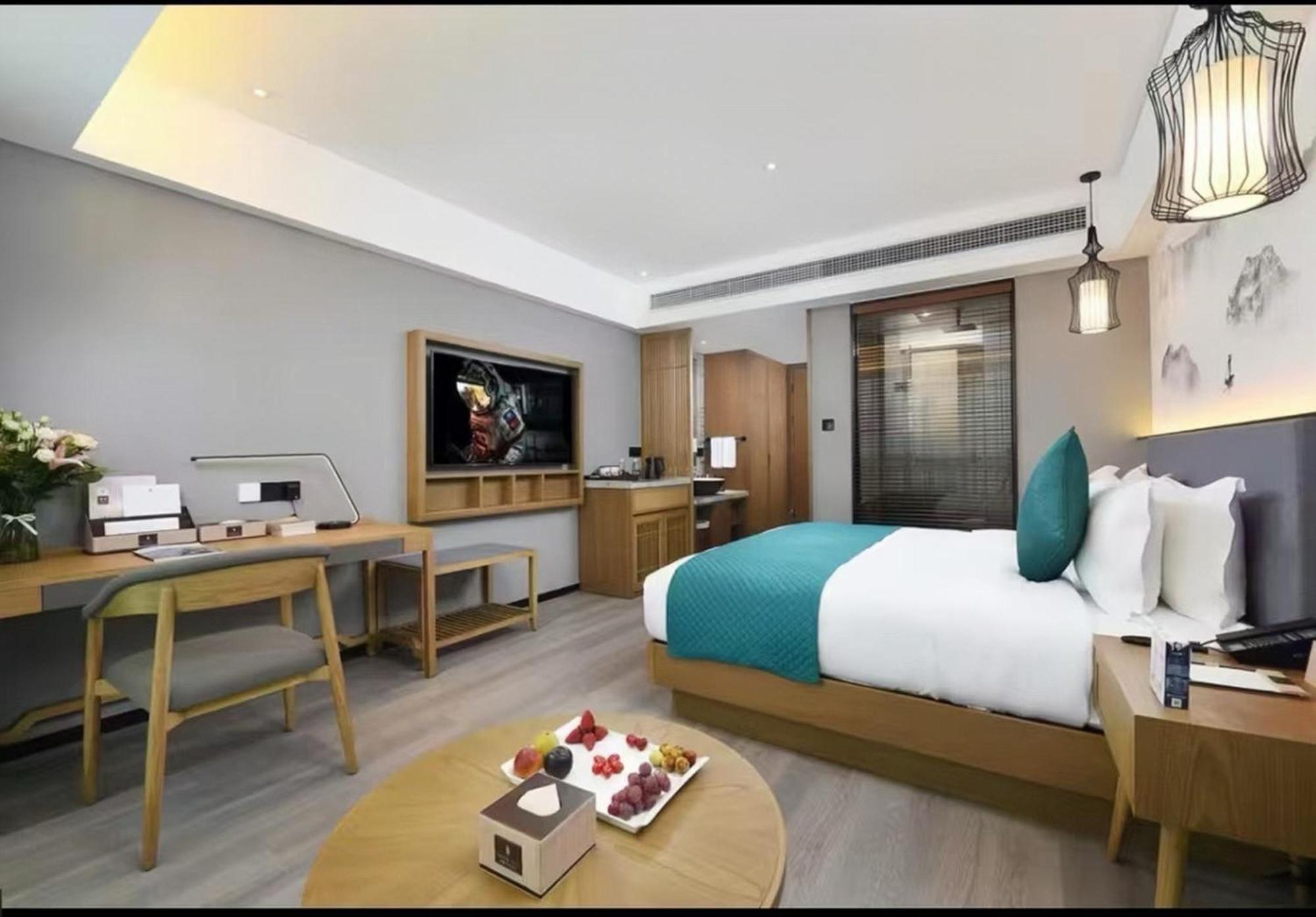 Mehood Lestie International Hotel Nancun Wanbo Metro Station Branch - Free Shuttle Bus To Canton Fair Complex During Canton Fair Period & Free Breakfast & Free Afternoon Tea & Free Midnight Snack & Free Vpn Internet Access Extérieur photo