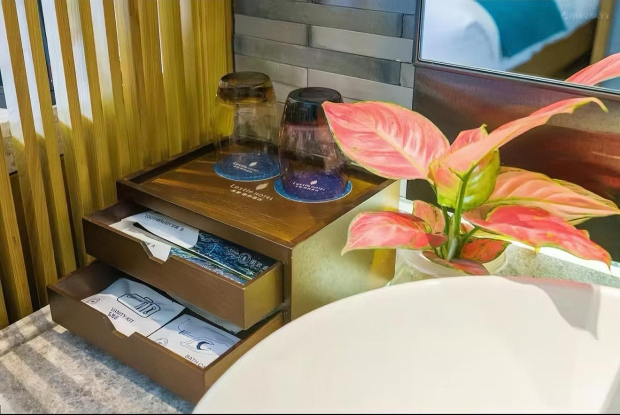 Mehood Lestie International Hotel Nancun Wanbo Metro Station Branch - Free Shuttle Bus To Canton Fair Complex During Canton Fair Period & Free Breakfast & Free Afternoon Tea & Free Midnight Snack & Free Vpn Internet Access Extérieur photo