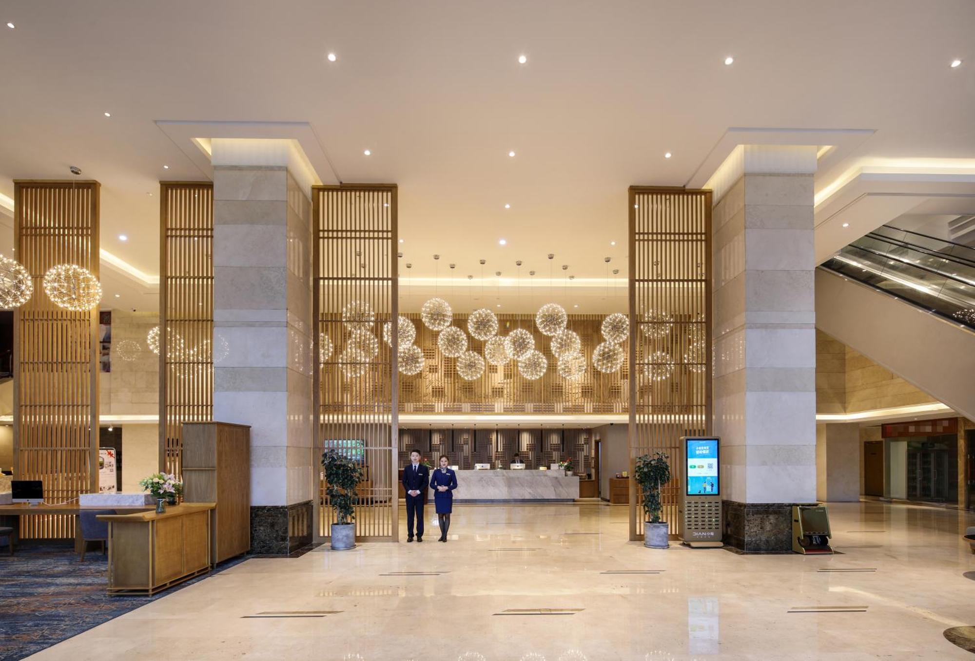 Mehood Lestie International Hotel Nancun Wanbo Metro Station Branch - Free Shuttle Bus To Canton Fair Complex During Canton Fair Period & Free Breakfast & Free Afternoon Tea & Free Midnight Snack & Free Vpn Internet Access Extérieur photo