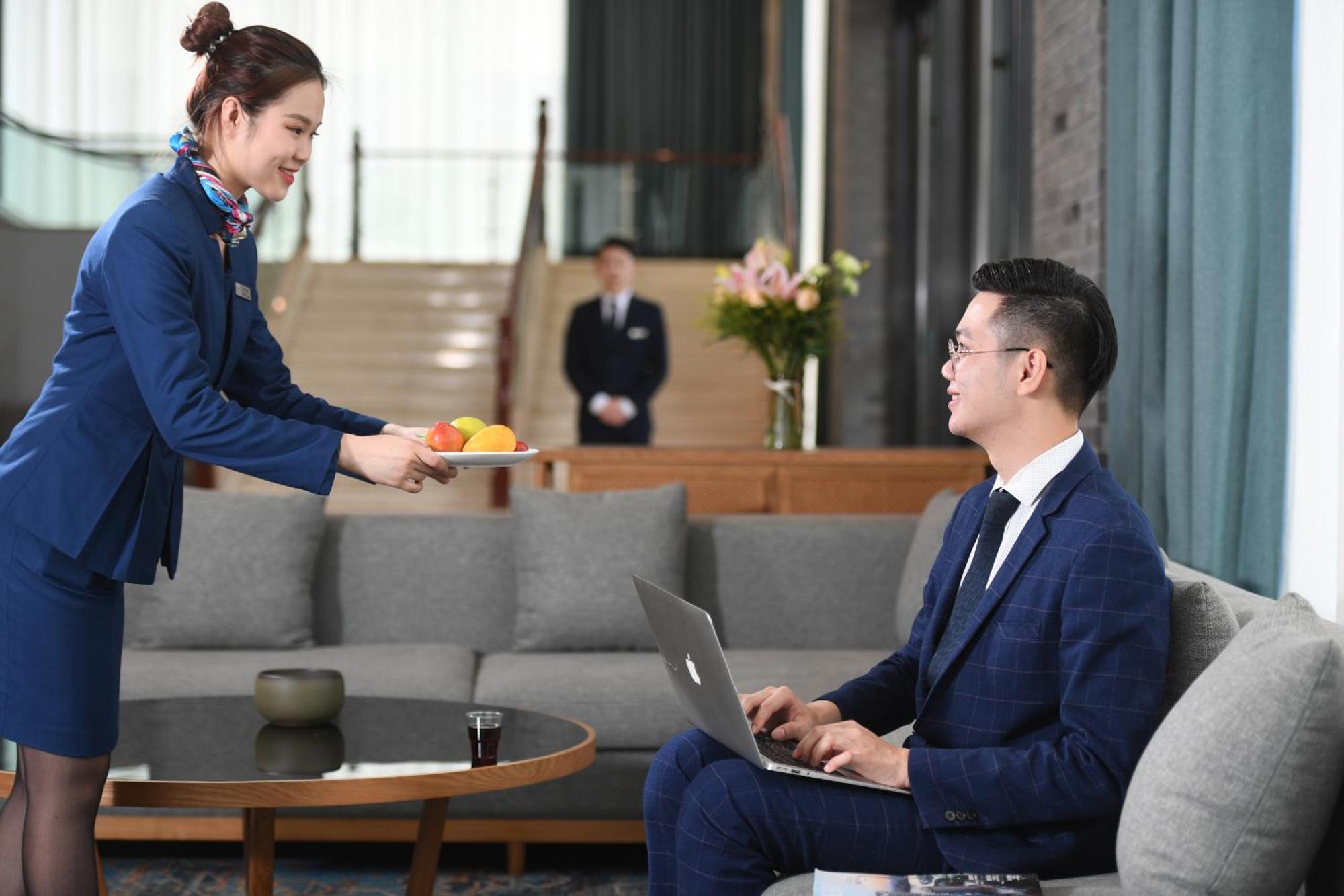 Mehood Lestie International Hotel Nancun Wanbo Metro Station Branch - Free Shuttle Bus To Canton Fair Complex During Canton Fair Period & Free Breakfast & Free Afternoon Tea & Free Midnight Snack & Free Vpn Internet Access Extérieur photo