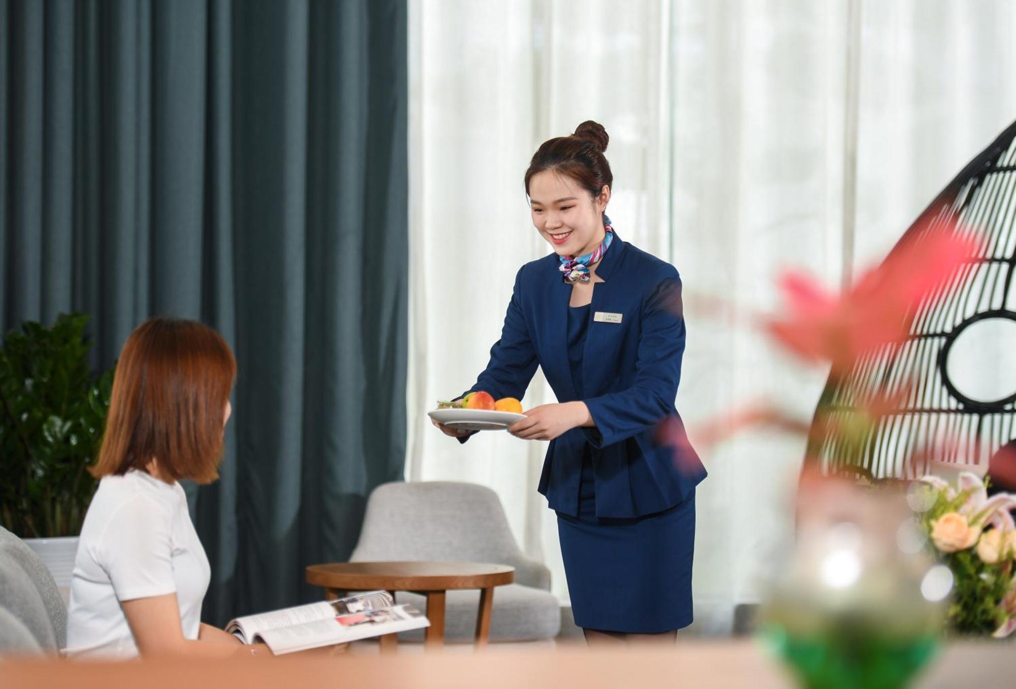 Mehood Lestie International Hotel Nancun Wanbo Metro Station Branch - Free Shuttle Bus To Canton Fair Complex During Canton Fair Period & Free Breakfast & Free Afternoon Tea & Free Midnight Snack & Free Vpn Internet Access Extérieur photo