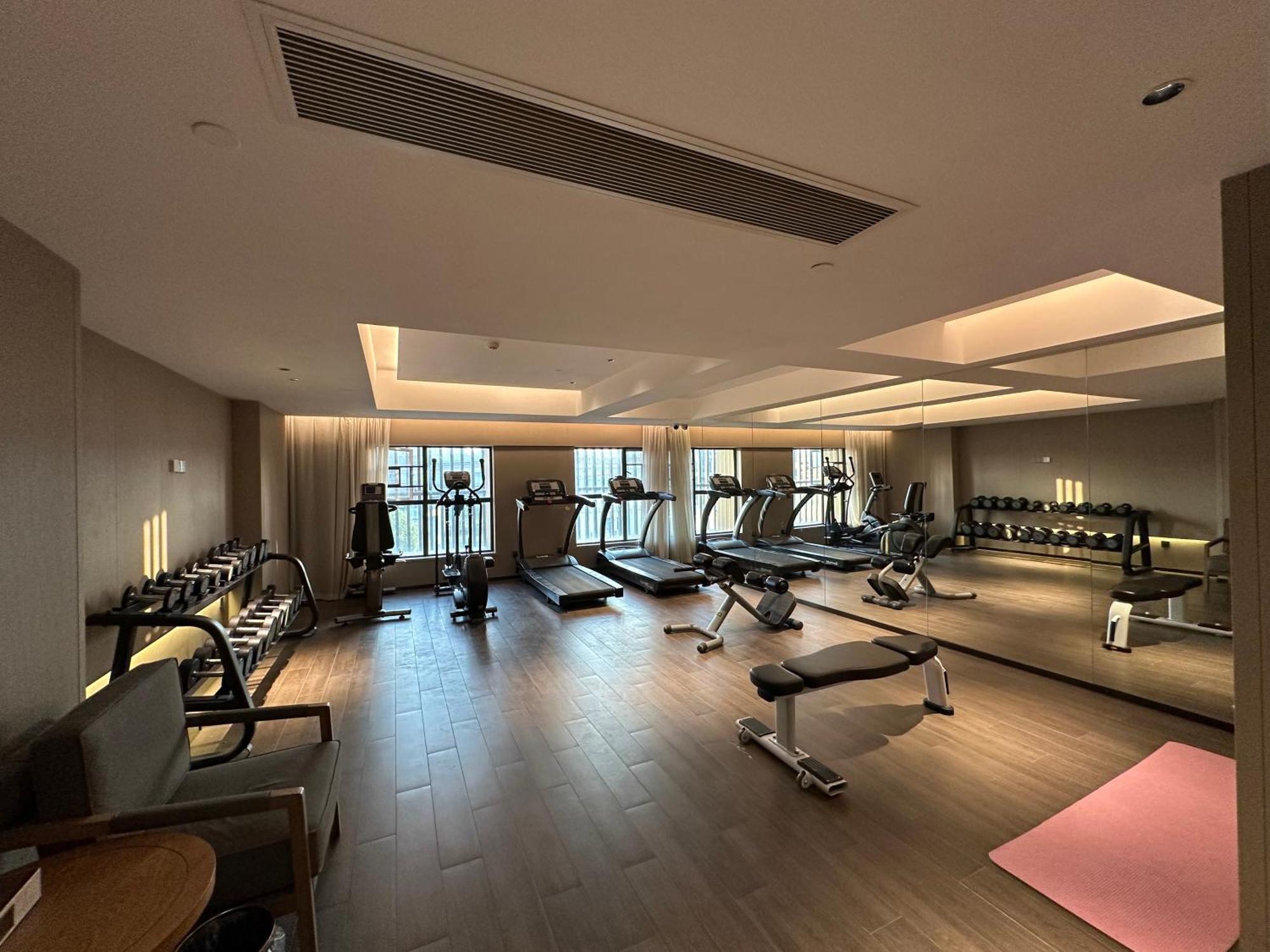 Mehood Lestie International Hotel Nancun Wanbo Metro Station Branch - Free Shuttle Bus To Canton Fair Complex During Canton Fair Period & Free Breakfast & Free Afternoon Tea & Free Midnight Snack & Free Vpn Internet Access Extérieur photo