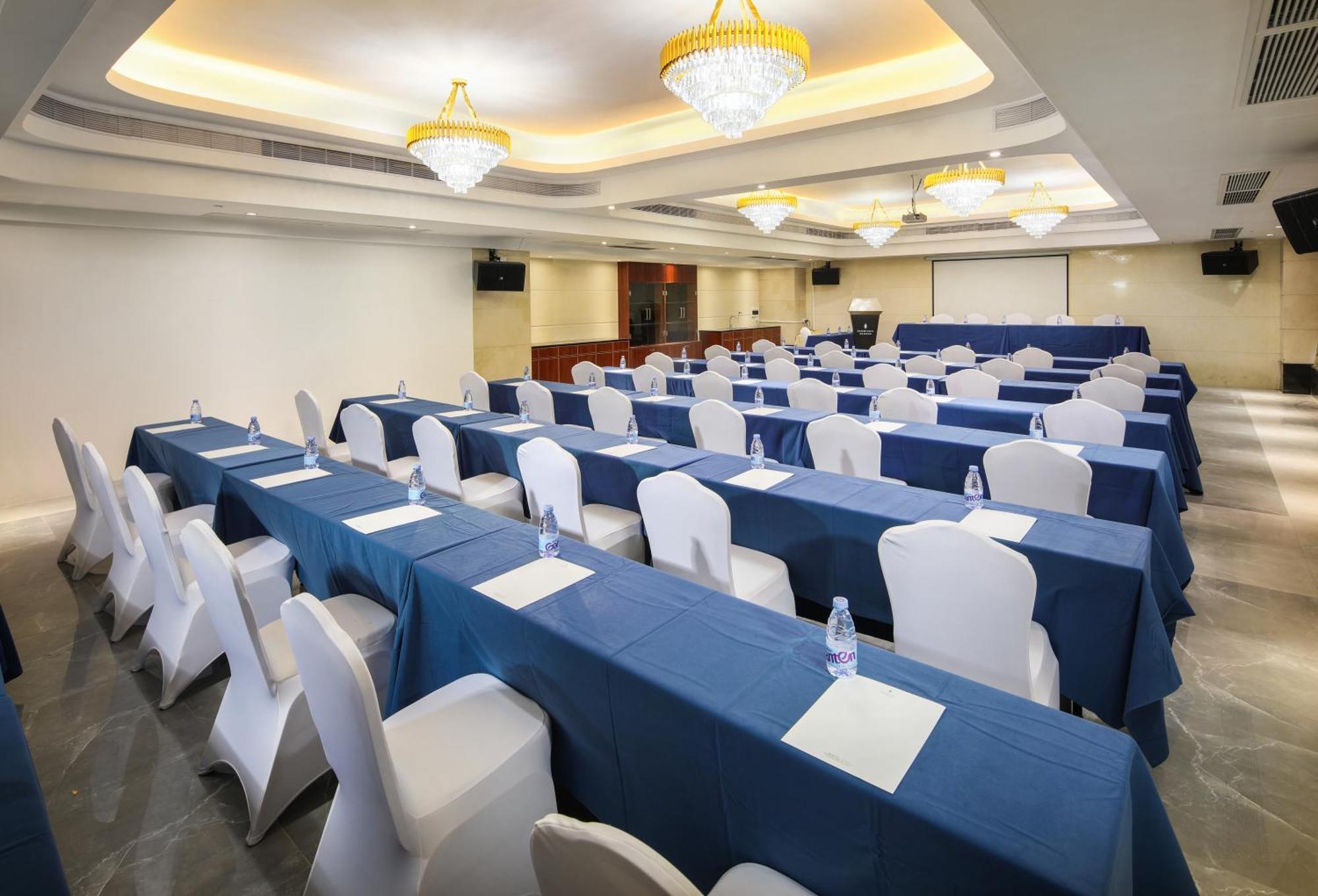 Mehood Lestie International Hotel Nancun Wanbo Metro Station Branch - Free Shuttle Bus To Canton Fair Complex During Canton Fair Period & Free Breakfast & Free Afternoon Tea & Free Midnight Snack & Free Vpn Internet Access Extérieur photo