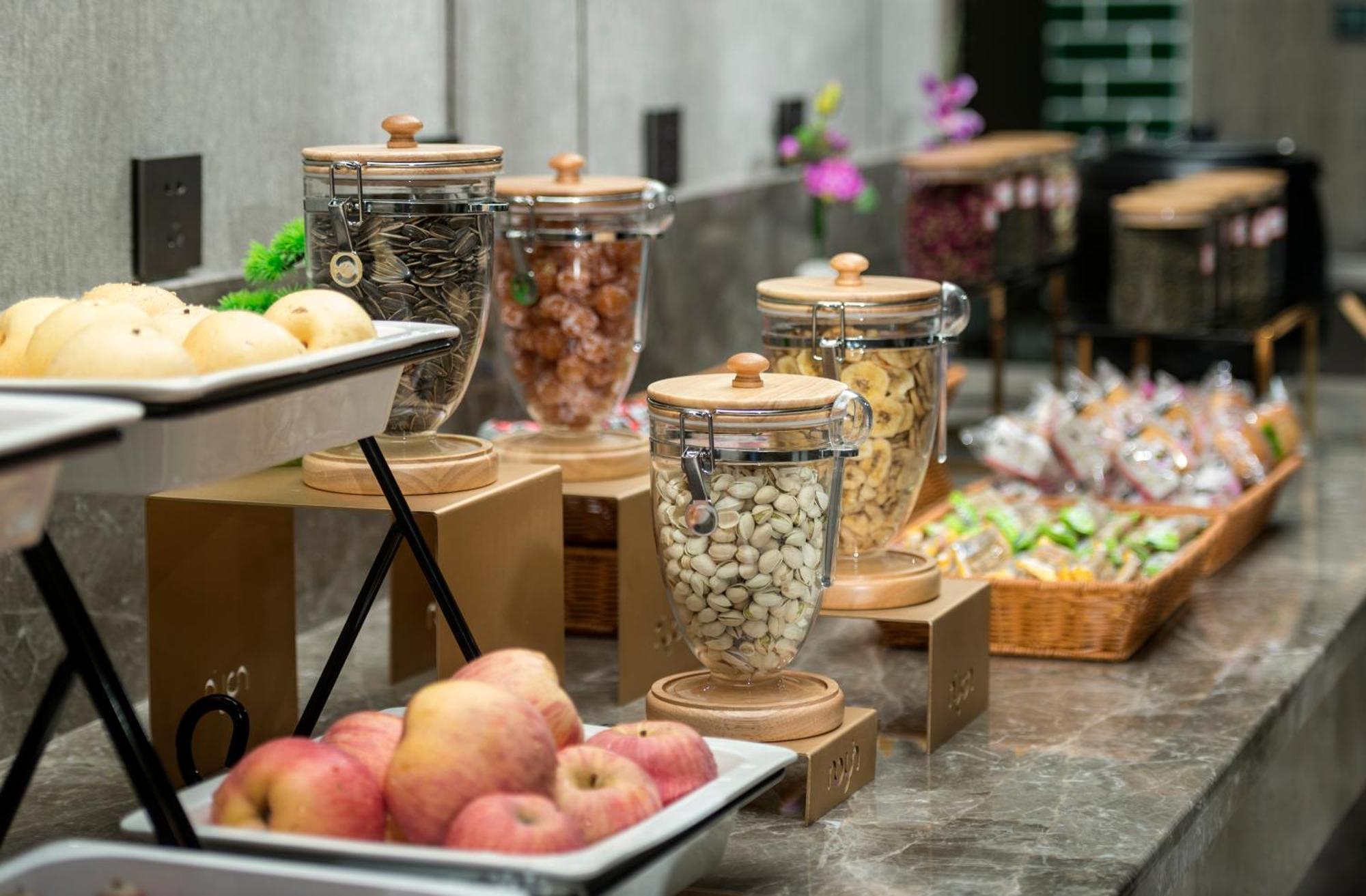 Mehood Lestie International Hotel Nancun Wanbo Metro Station Branch - Free Shuttle Bus To Canton Fair Complex During Canton Fair Period & Free Breakfast & Free Afternoon Tea & Free Midnight Snack & Free Vpn Internet Access Extérieur photo